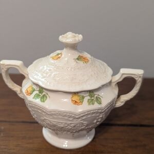 Fashion Vintage White Floral Sugar Bowl With Lid.